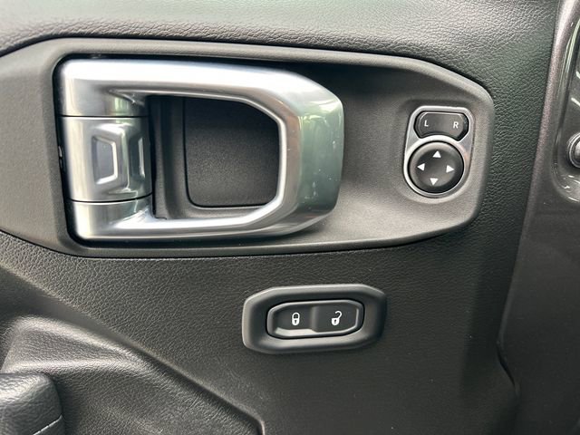 Used 2025 Jeep Gladiator Sport image 15