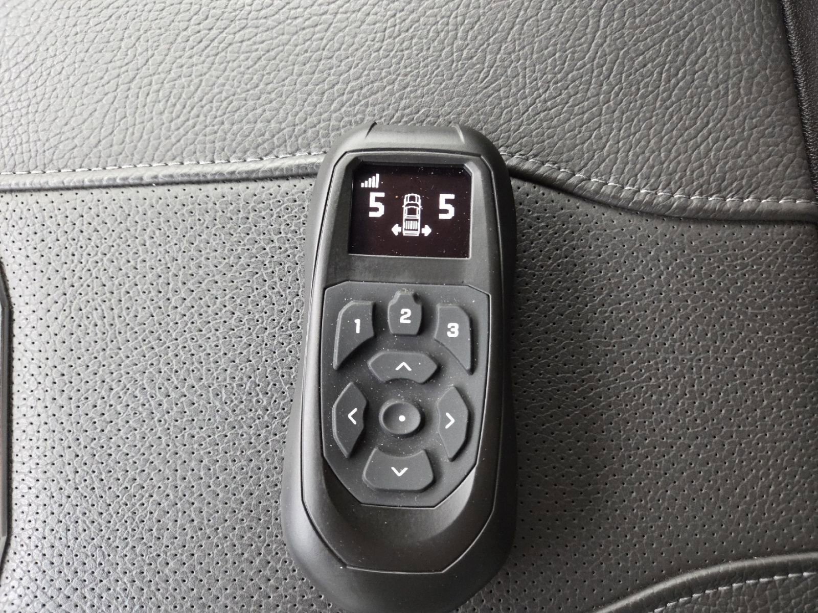 Used 2025 GMC Sierra 2500 Denali w/ Technology Package image 8