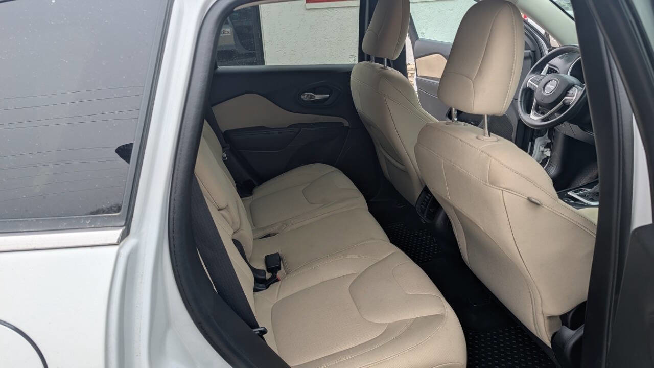 Used 2015 Jeep Cherokee Latitude w/ Cold Weather Group image 21