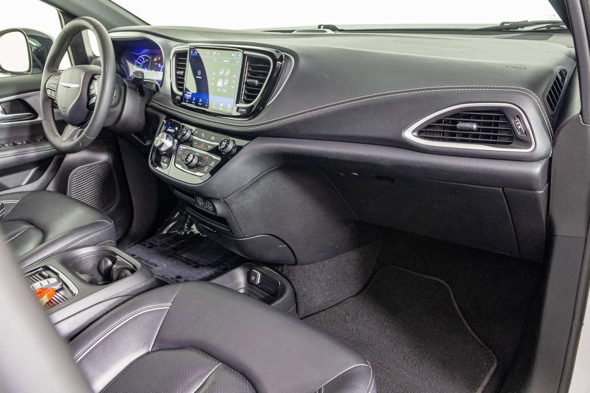 Used 2024 Chrysler Pacifica Limited FWD image 47