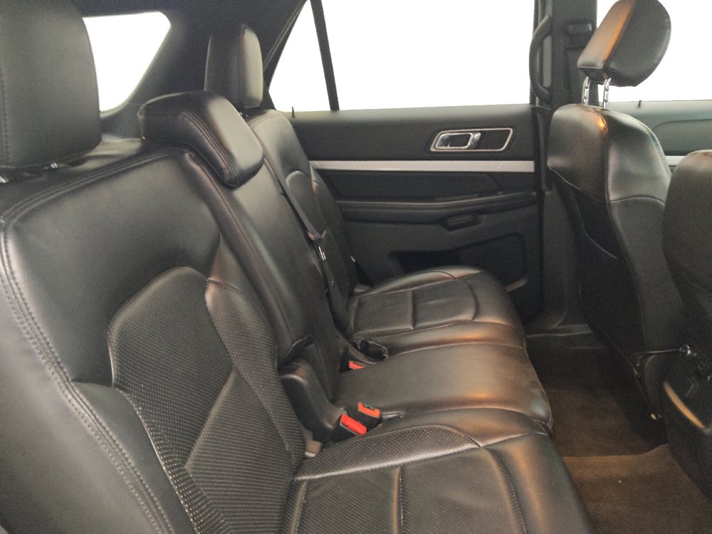 Used 2016 Ford Explorer XLT w/ Equipment Group 201A FWD image 19