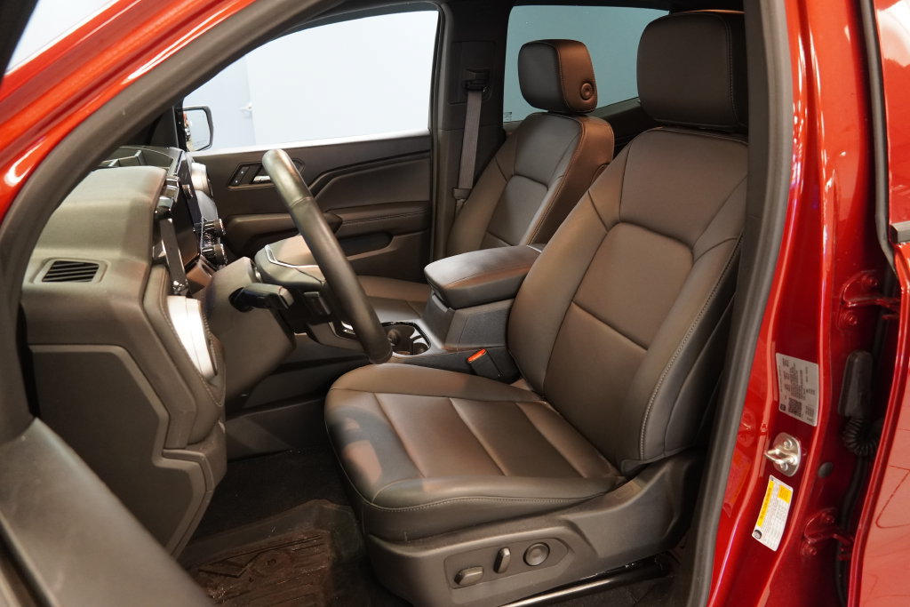 Used 2025 Chevrolet Colorado LT w/ LT Convenience Package AWD/4WD image 3