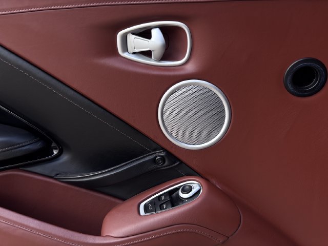 Used 2020 Aston Martin V8 Vantage Coupe RWD image 24