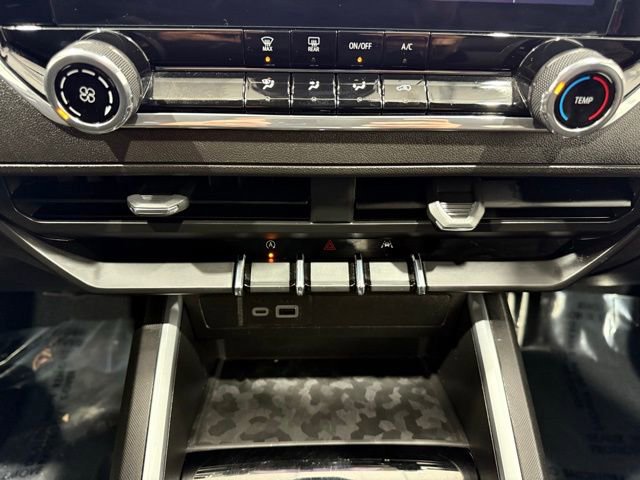 Used 2024 Chevrolet Colorado Trail Boss image 33