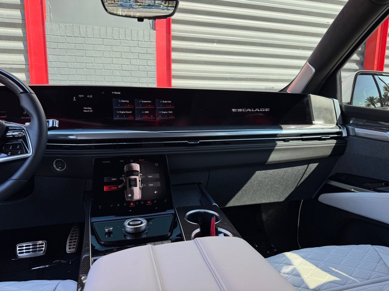 Used 2025 Cadillac Escalade ESV V image 35