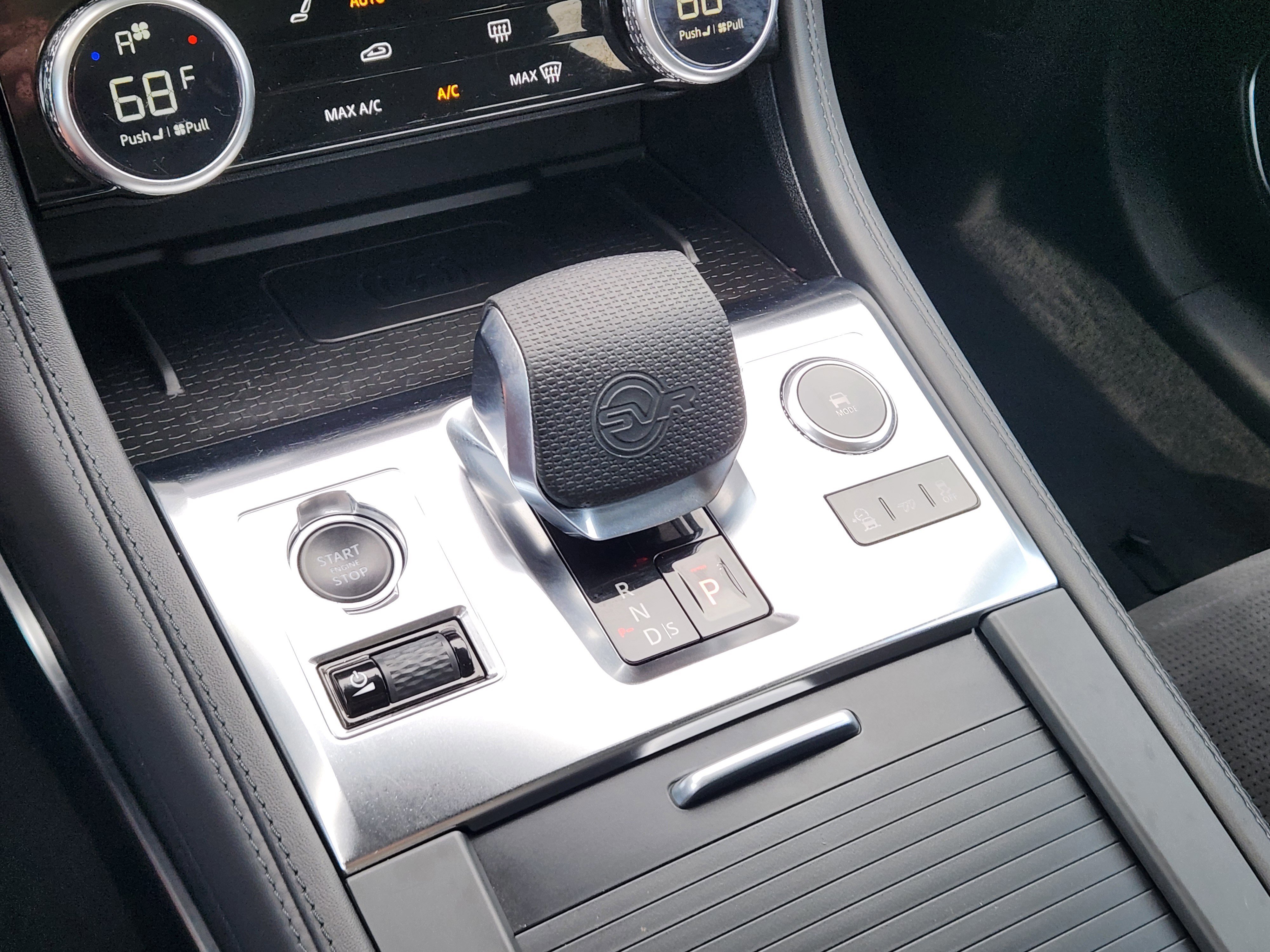 Used 2022 Jaguar F-PACE SVR image 12