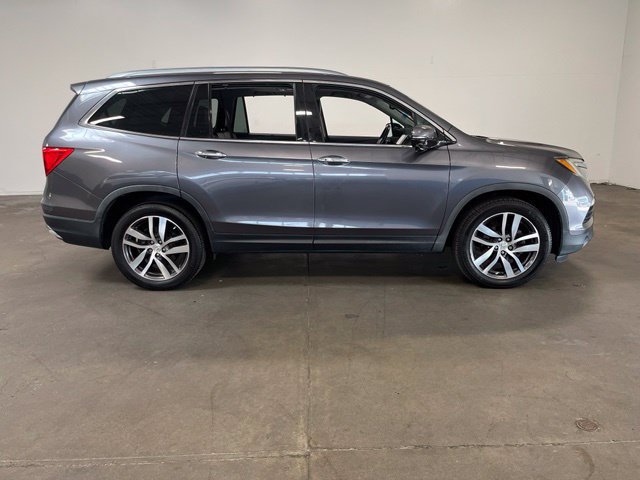 Used 2017 Honda Pilot Touring image 2