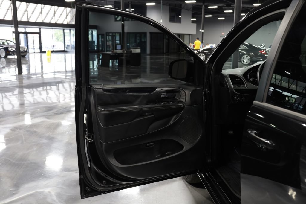 Used 2018 Dodge Grand Caravan SE FWD image 10