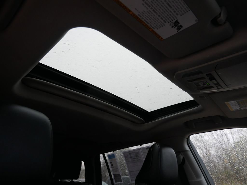 Used 2021 Toyota Highlander XLE image 22