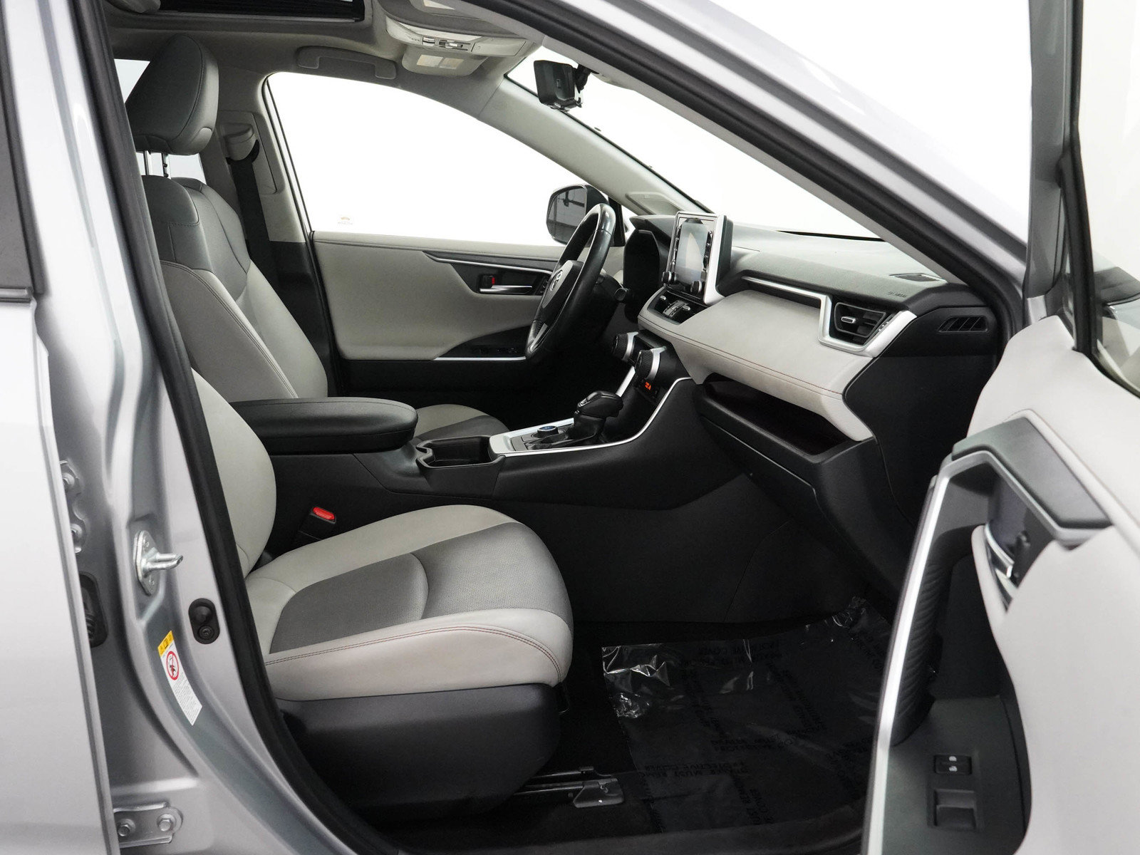Used 2019 Toyota RAV4 Limited w/ Cold Weather Package AWD/4WD image 11