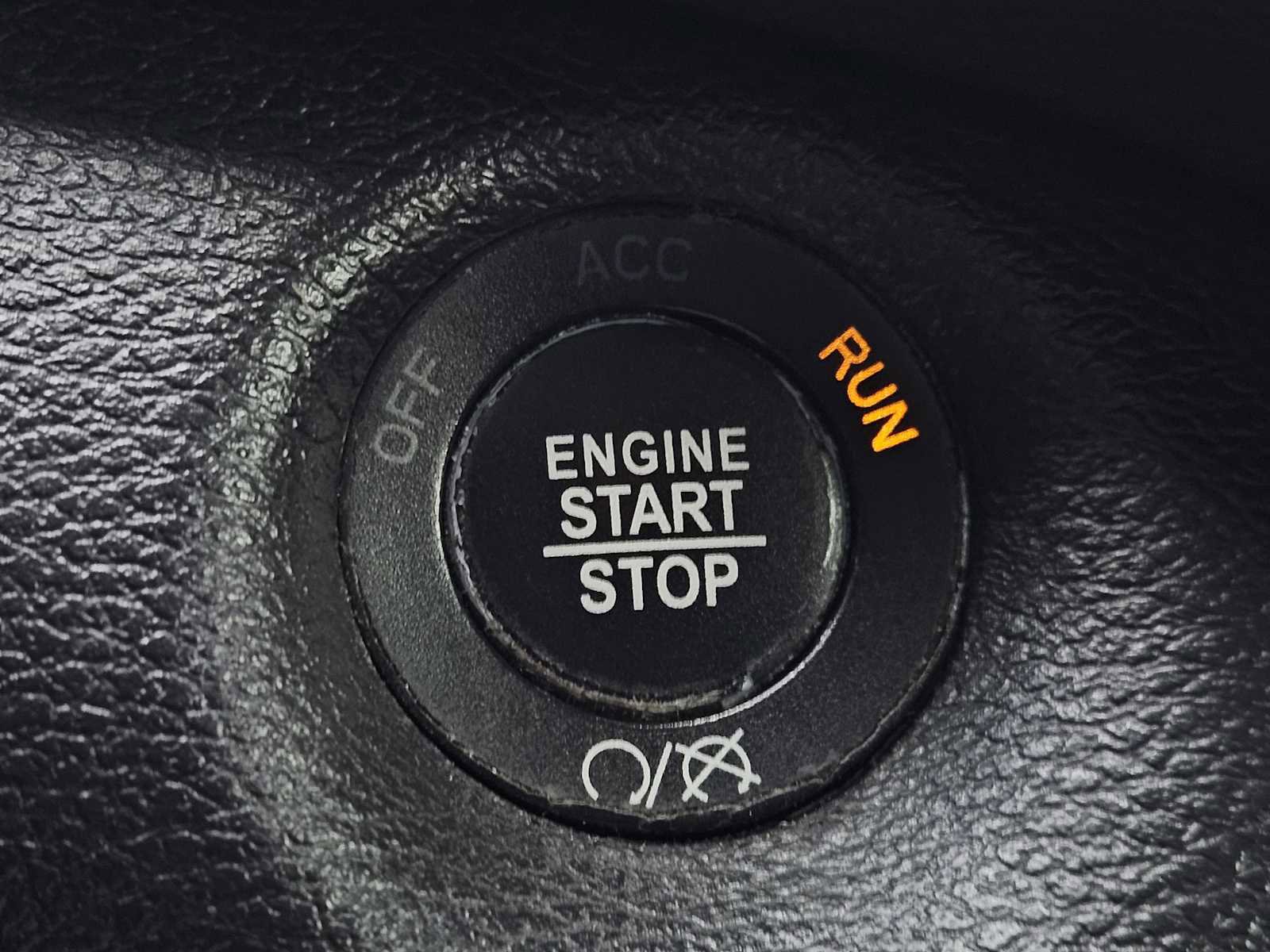 Used 2020 Jeep Cherokee Latitude Plus FWD image 20