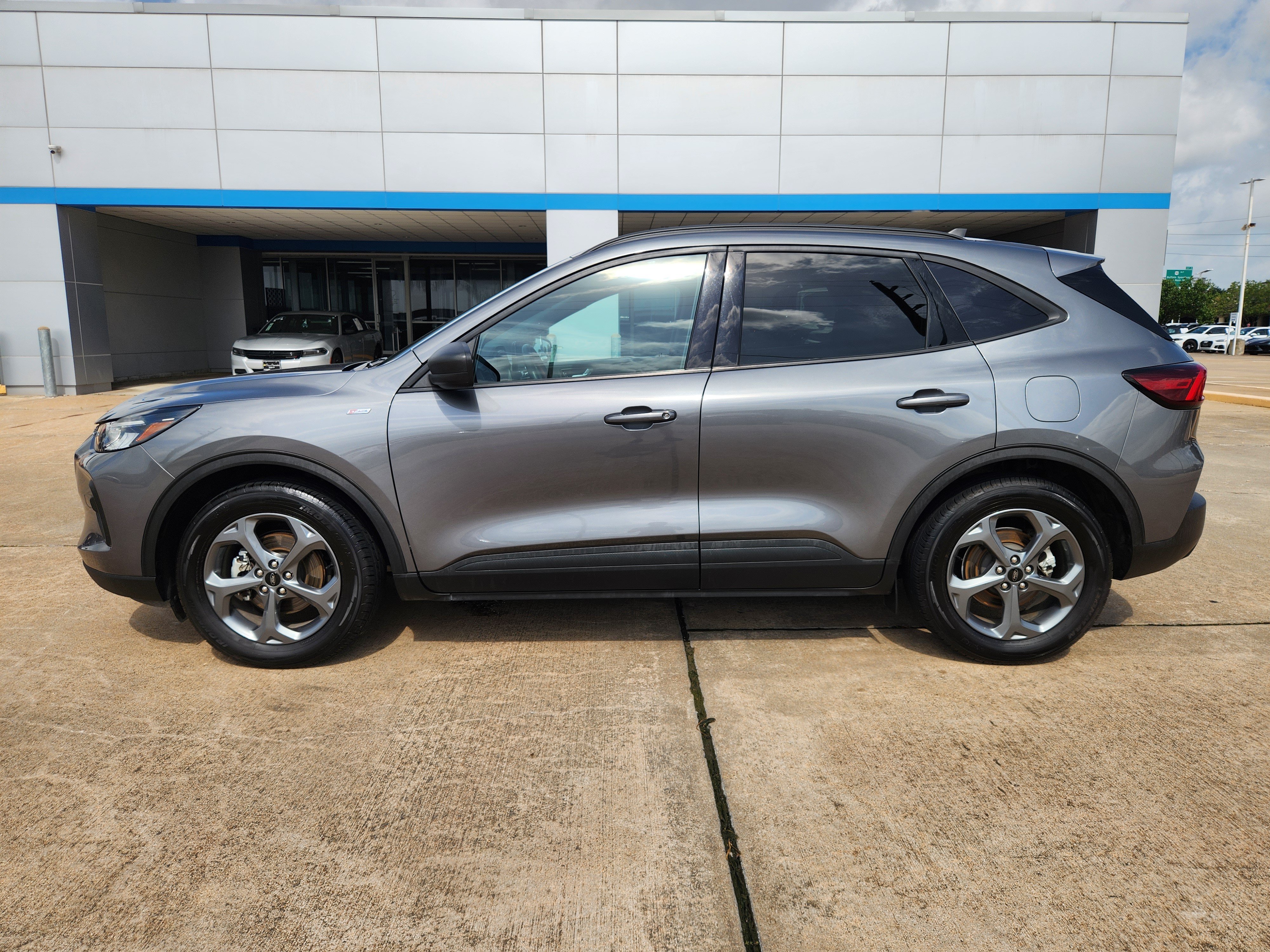 Used 2025 Ford Escape ST-Line FWD image 5
