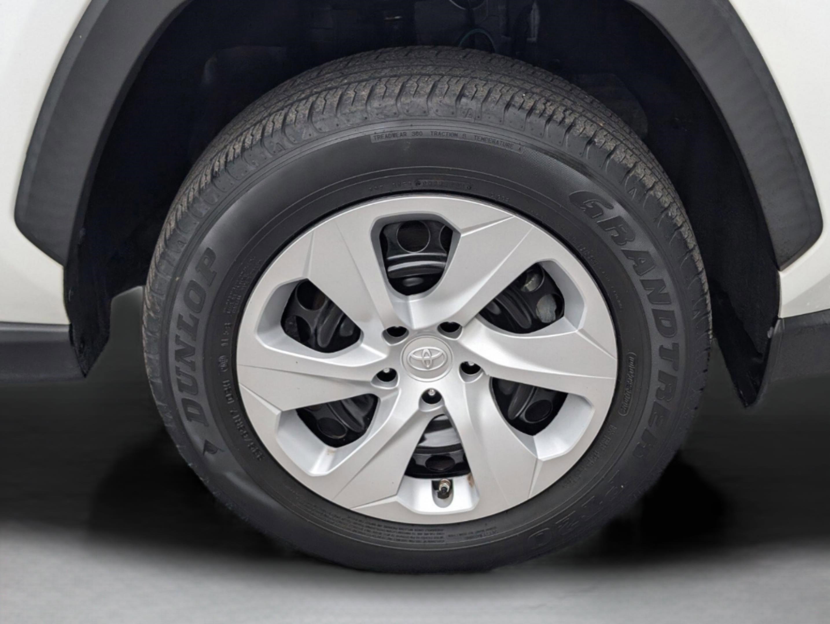 Used 2024 Toyota RAV4 LE image 28