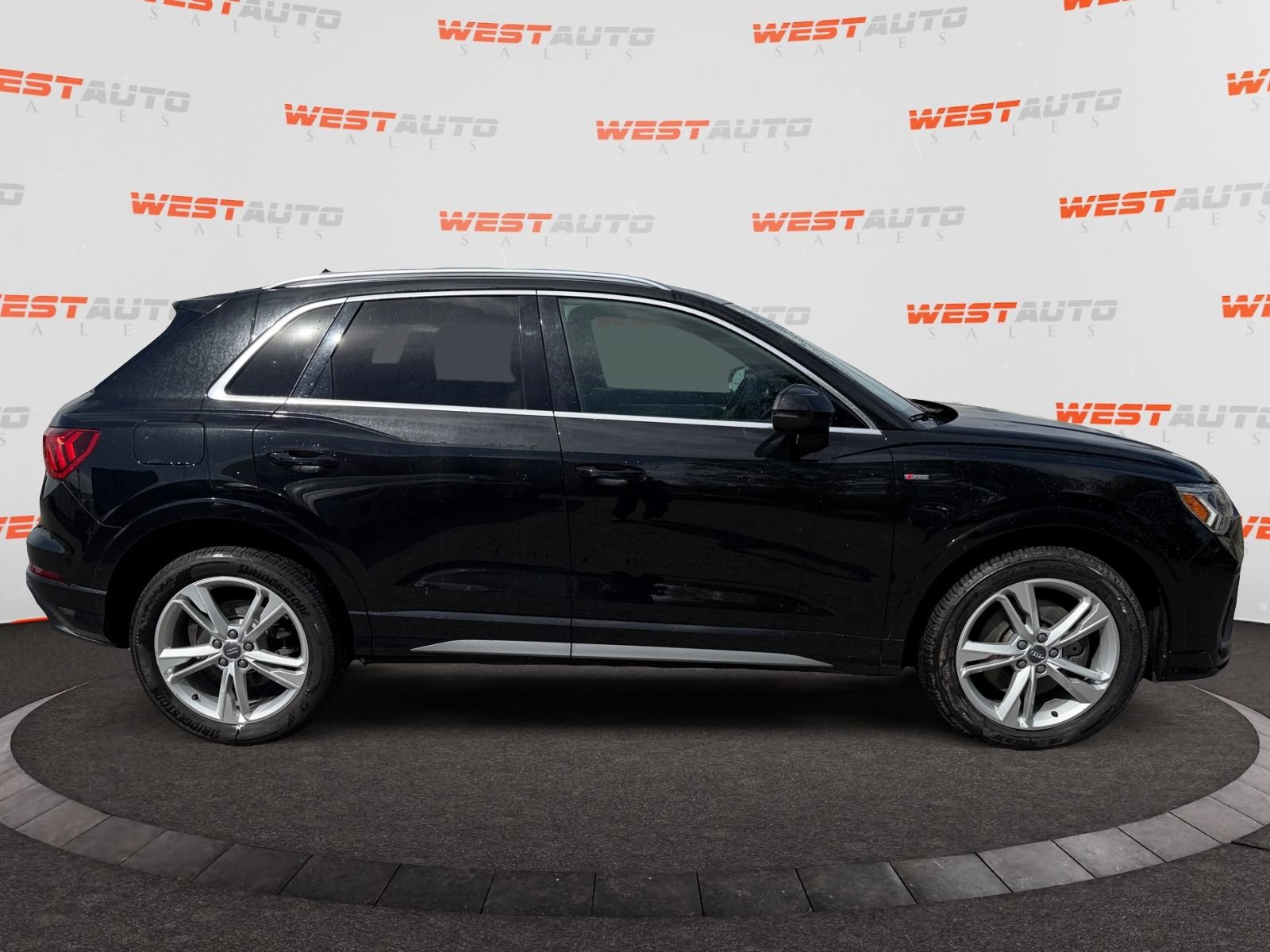 Used 2020 Audi Q3 2.0T Premium Plus w/ Premium Plus Package AWD/4WD image 6
