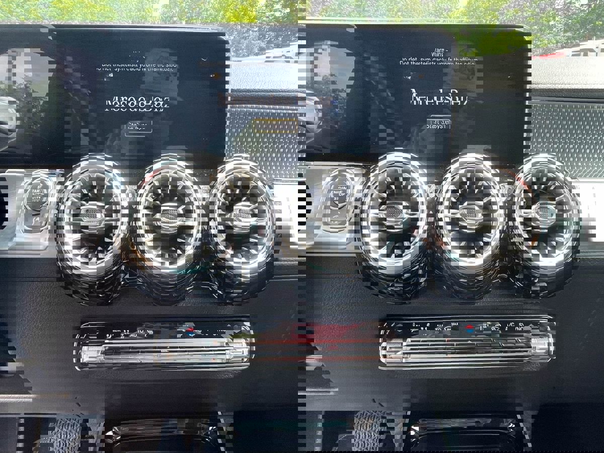 Used 2021 Mercedes-Benz GLB 250 w/ Premium Package image 12