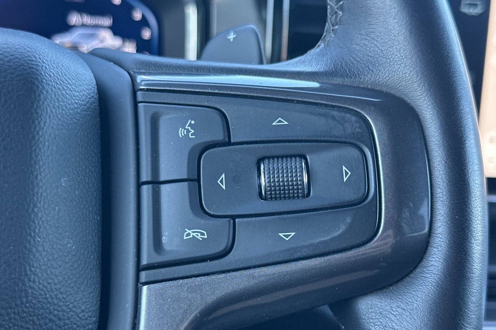 Used 2025 Chevrolet Silverado 1500 High Country AWD/4WD image 36