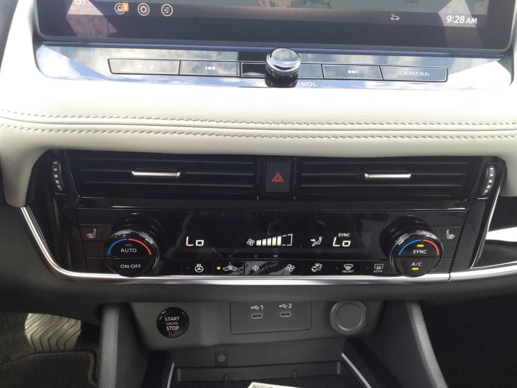 Used 2025 Nissan Rogue SL FWD image 14
