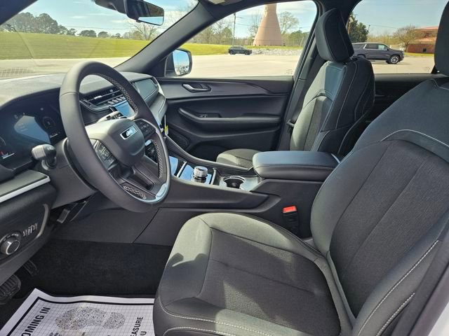 New 2026 Jeep Grand Cherokee Laredo image 9