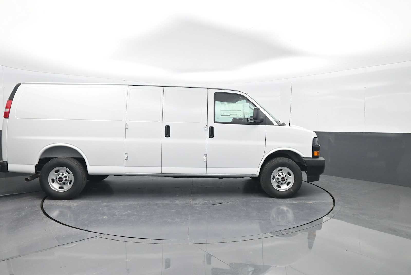 New 2026 GMC Savana 3500 Extended RWD image 9