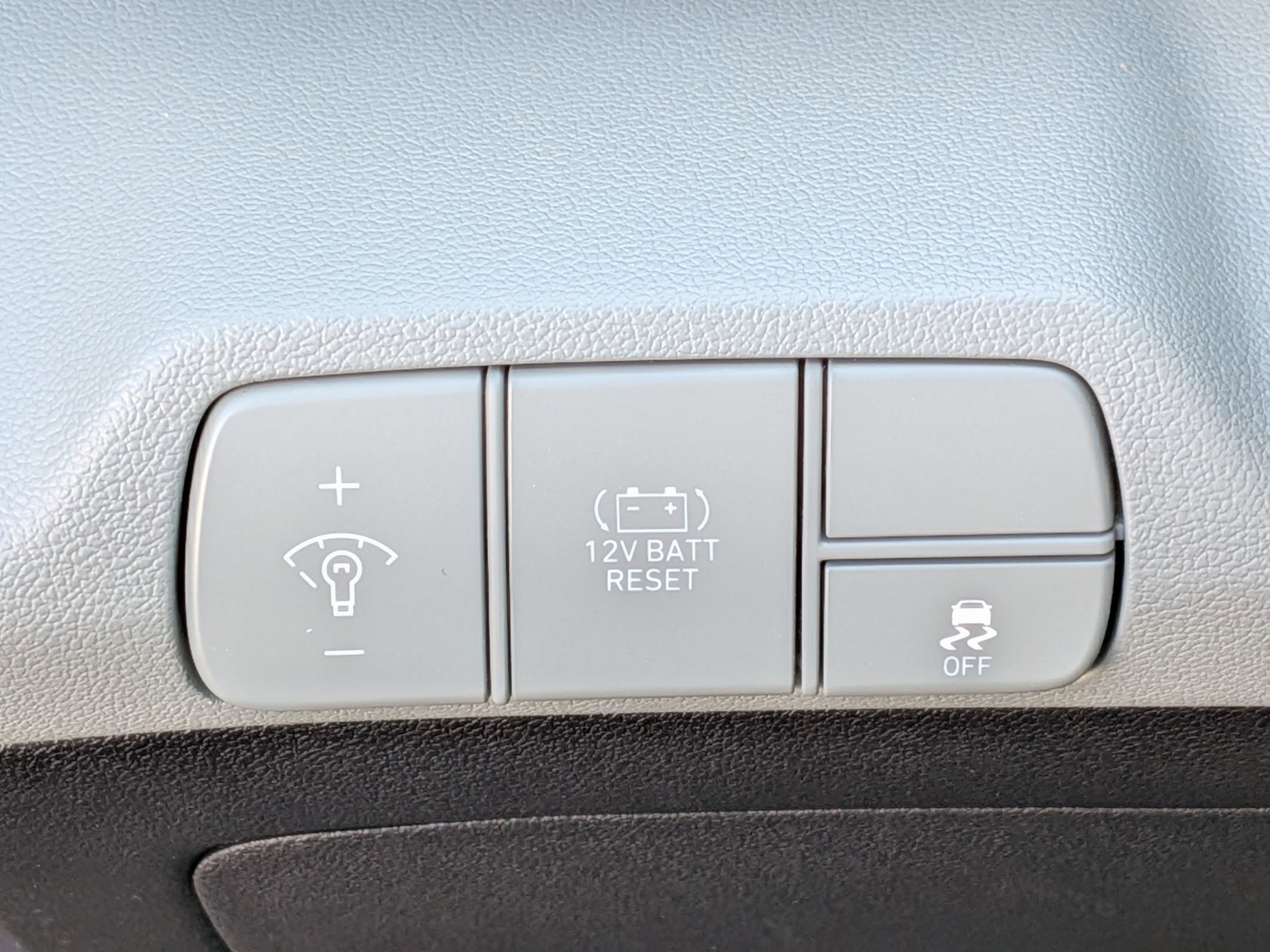 Used 2025 Hyundai Elantra Limited image 18