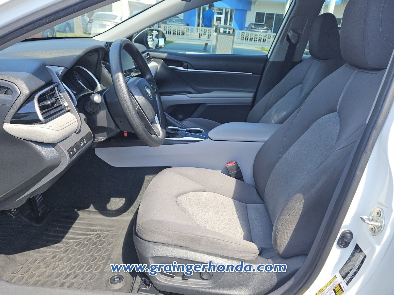 Used 2022 Toyota Camry LE FWD image 10