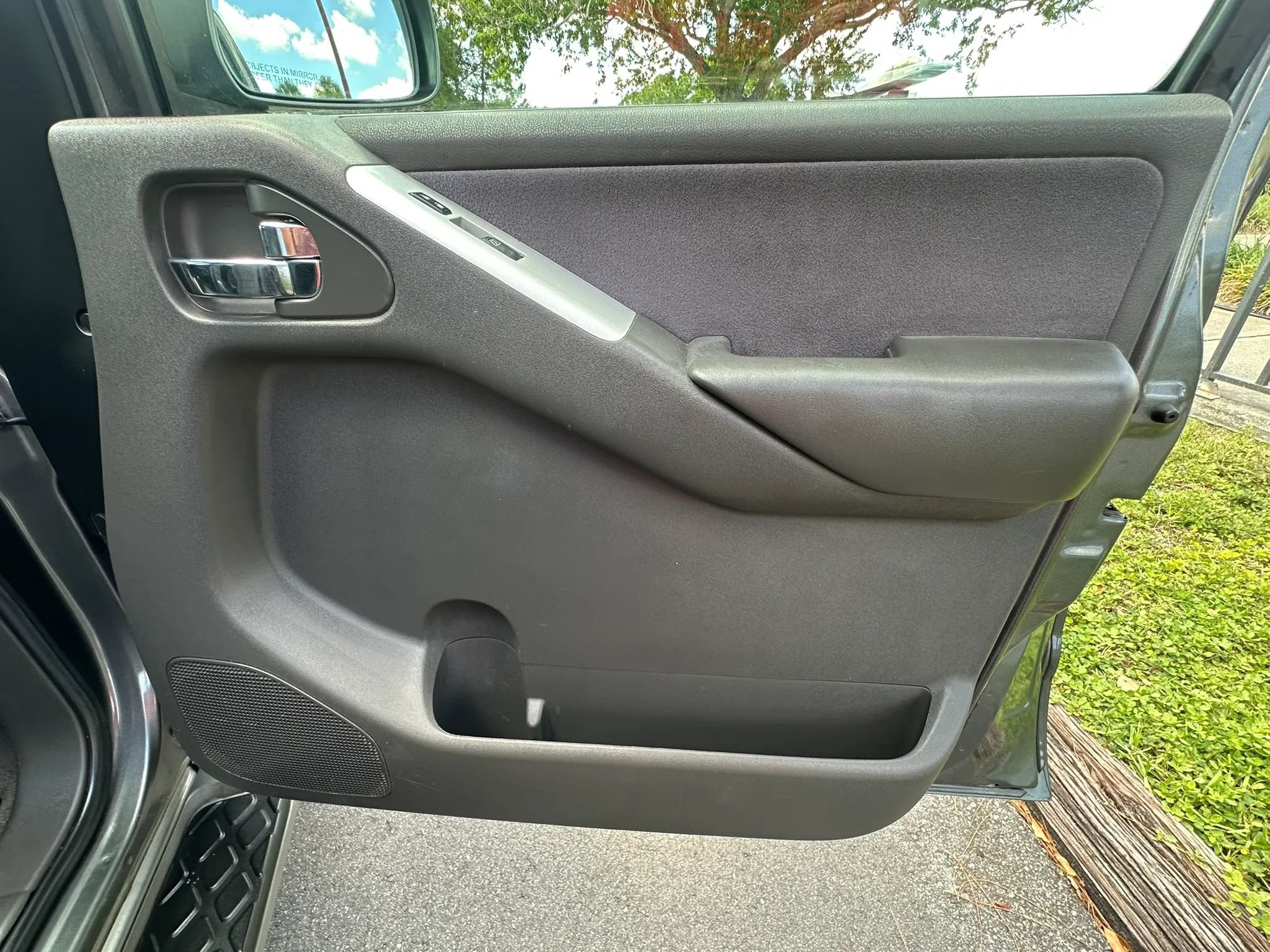 Used 2008 Nissan Pathfinder SE AWD/4WD image 24