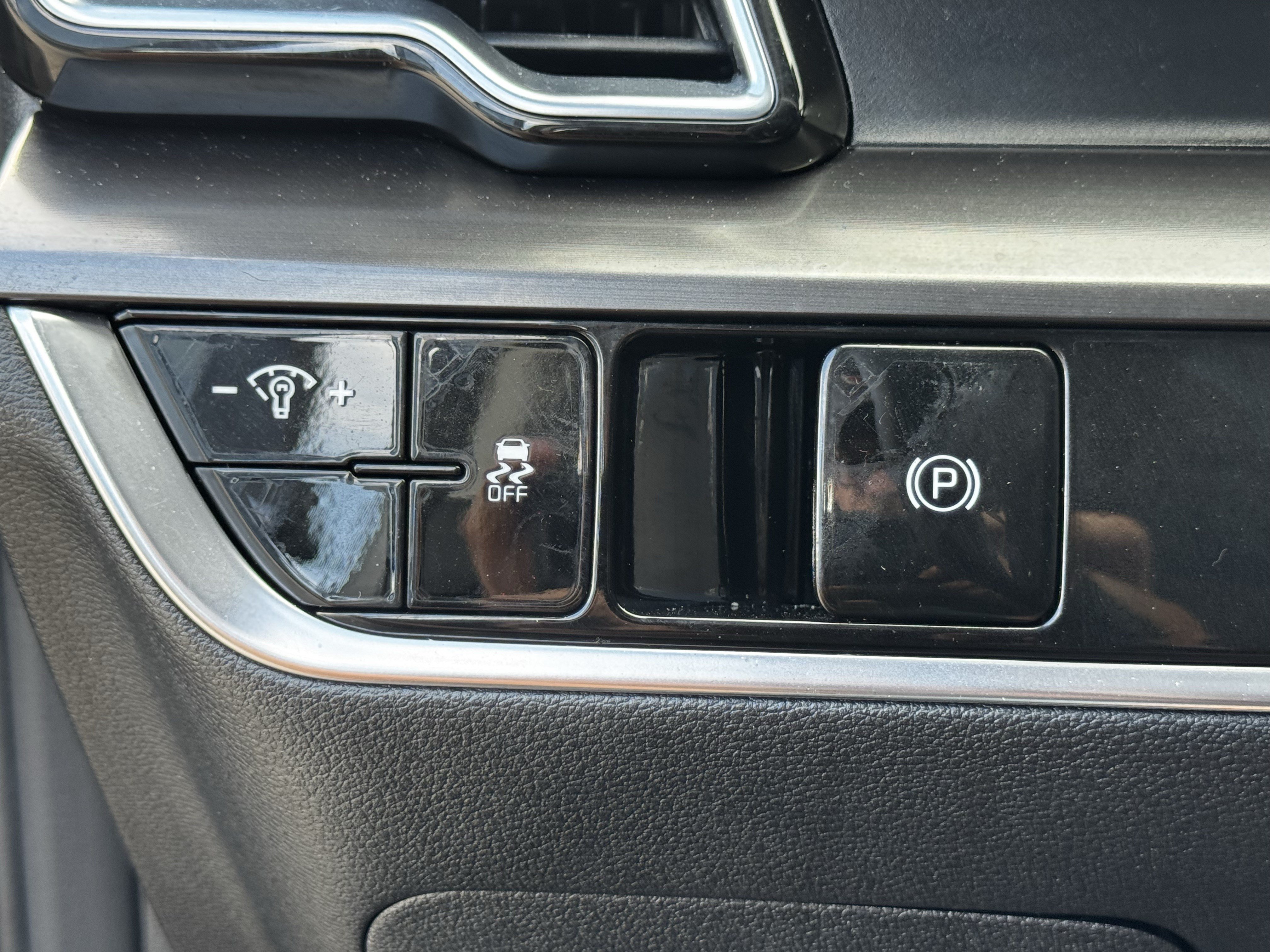 Used 2025 Kia Sportage EX FWD image 21