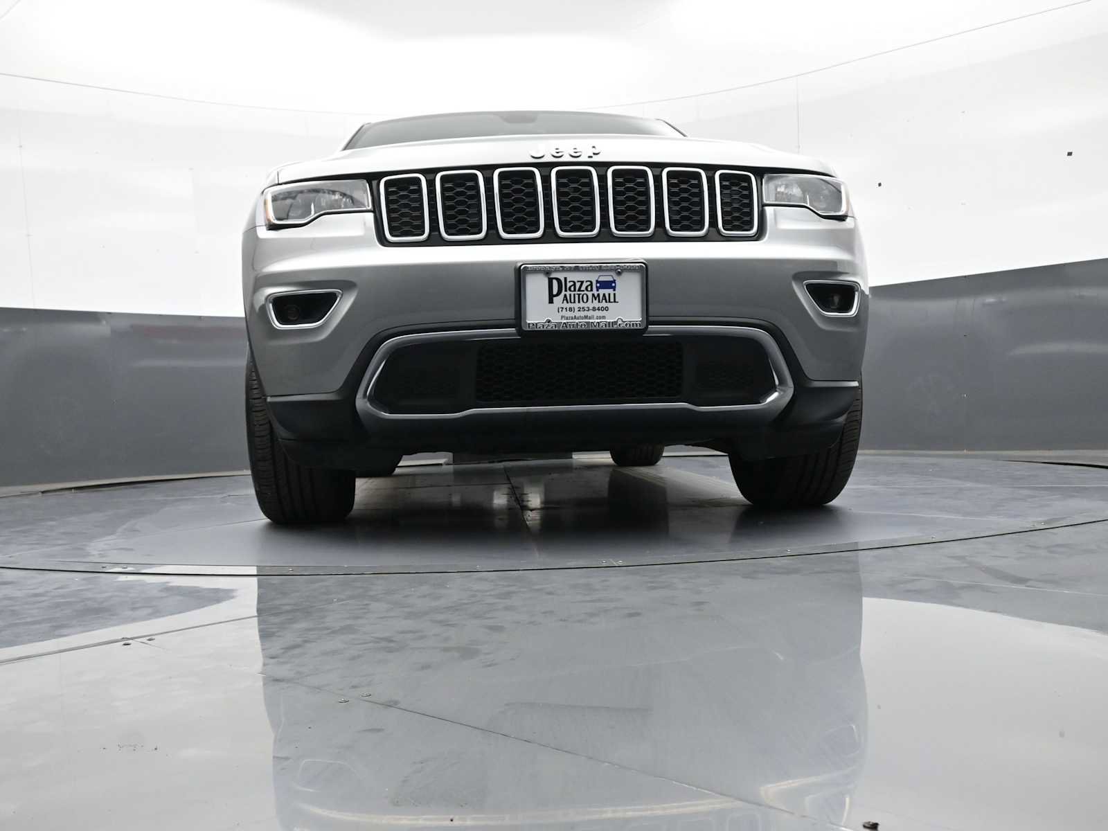 Used 2018 Jeep Grand Cherokee Limited AWD/4WD image 27