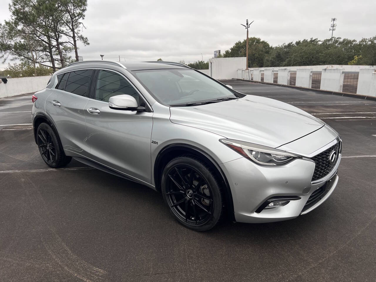Used 2018 INFINITI QX30 Premium w/ Navigation Package image 2