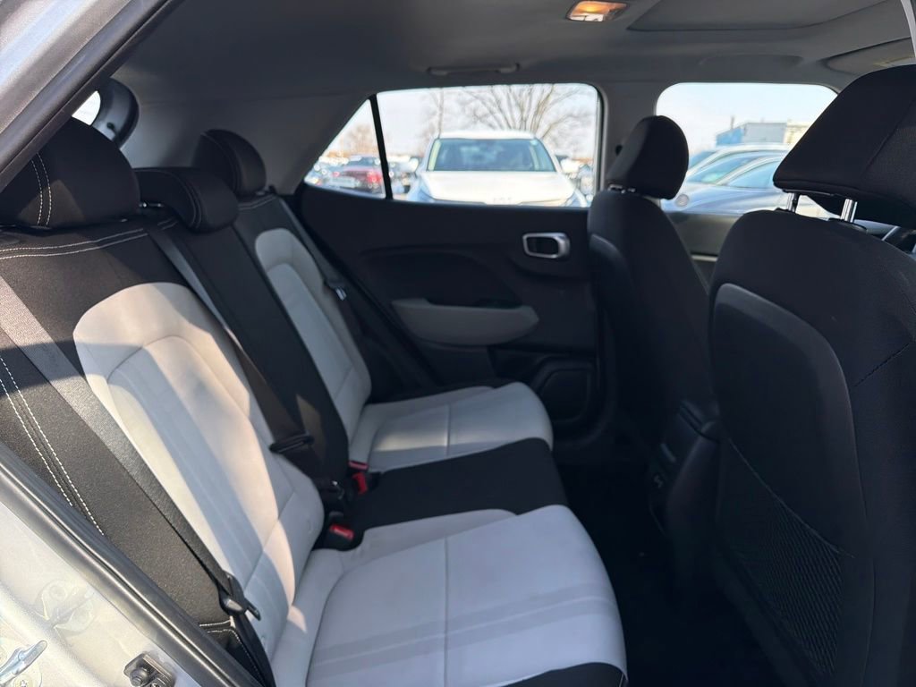 Used 2024 Hyundai Venue SEL image 34