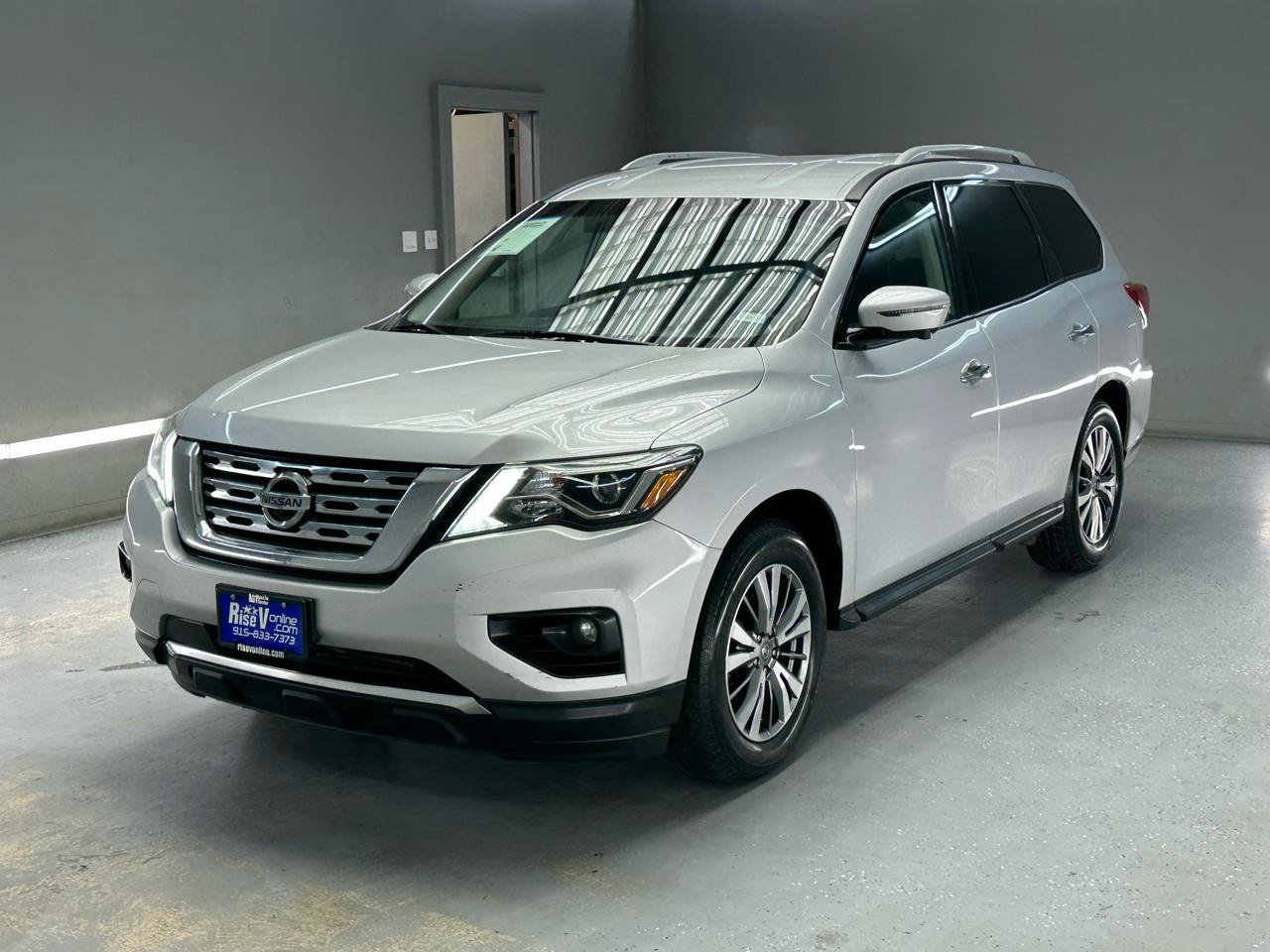 Used 2019 Nissan Pathfinder SL FWD image 3