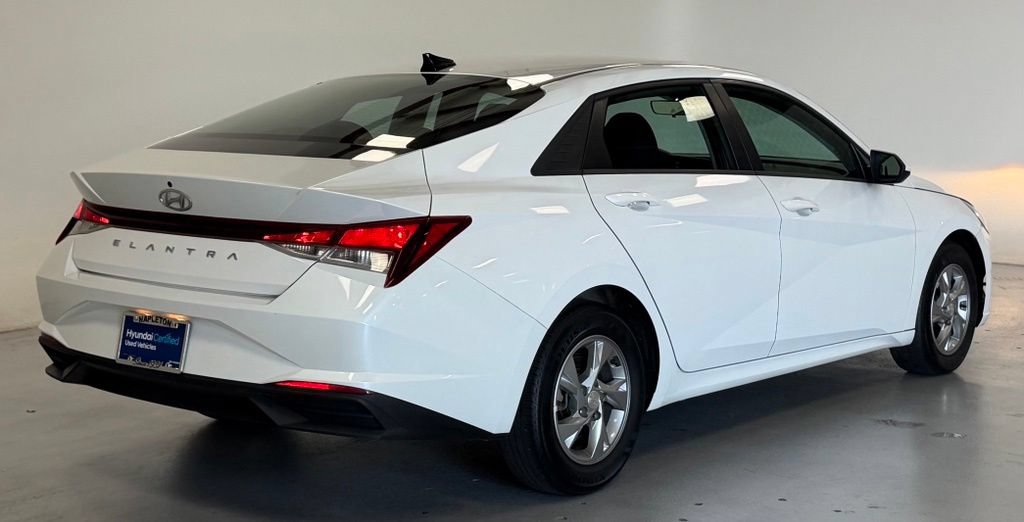 Certified 2023 Hyundai Elantra SE FWD image 3