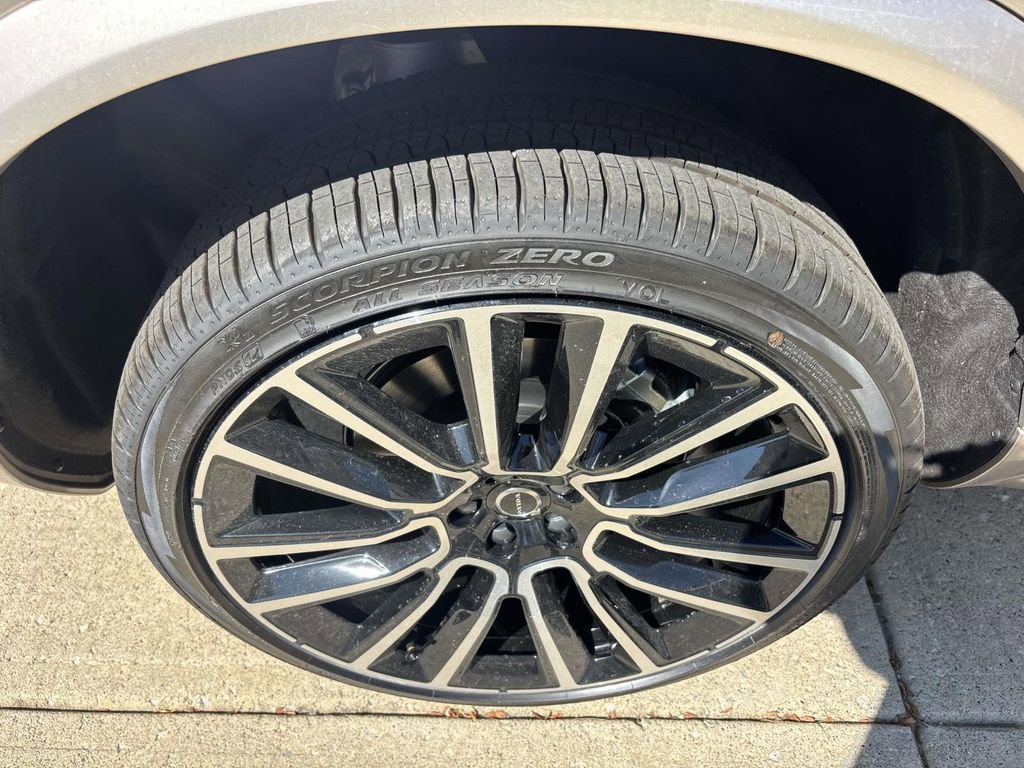 New 2026 Volvo XC90 B6 Plus w/ Protection Package Premier image 10