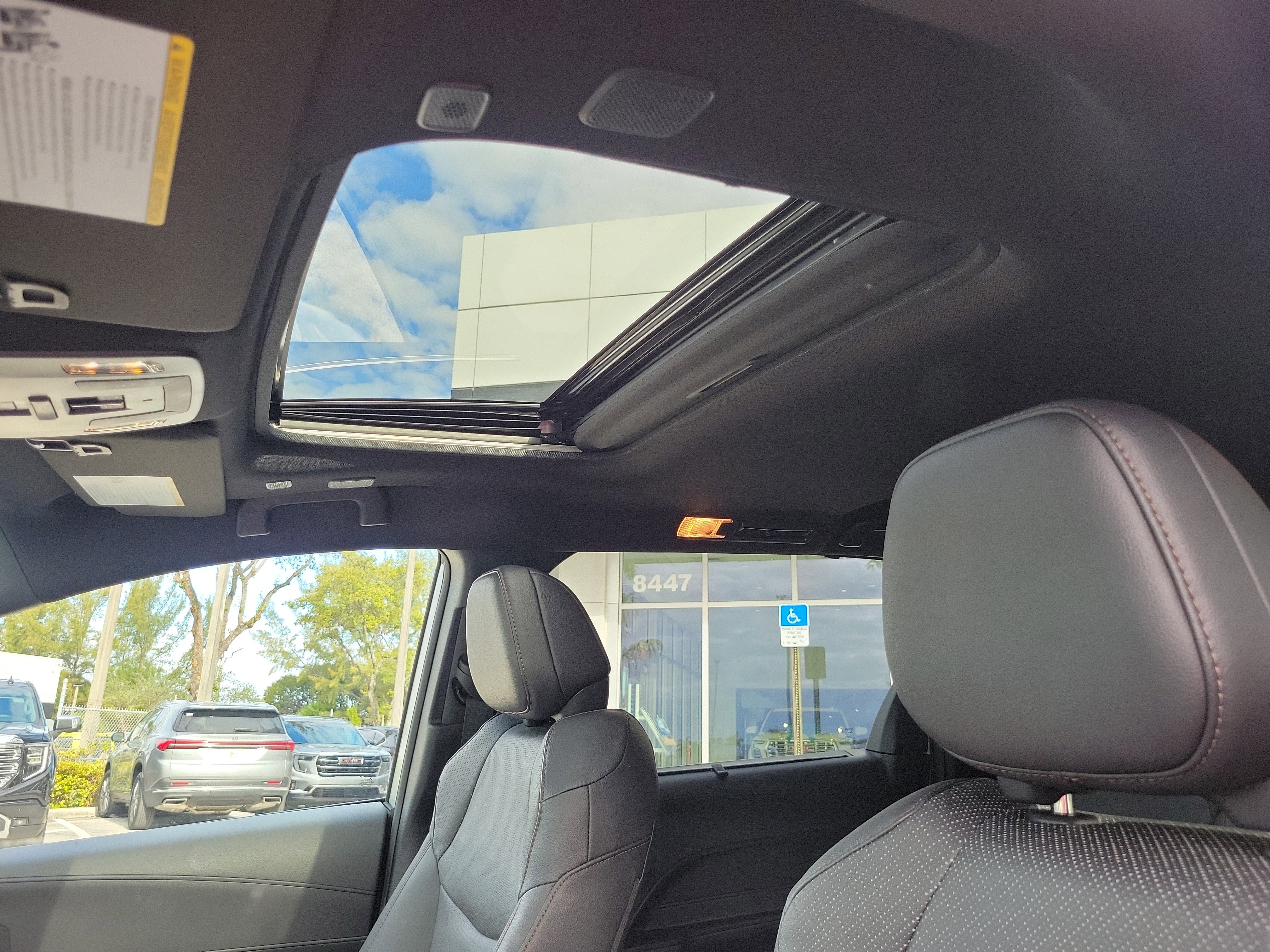 Used 2025 Toyota Sienna Platinum image 11