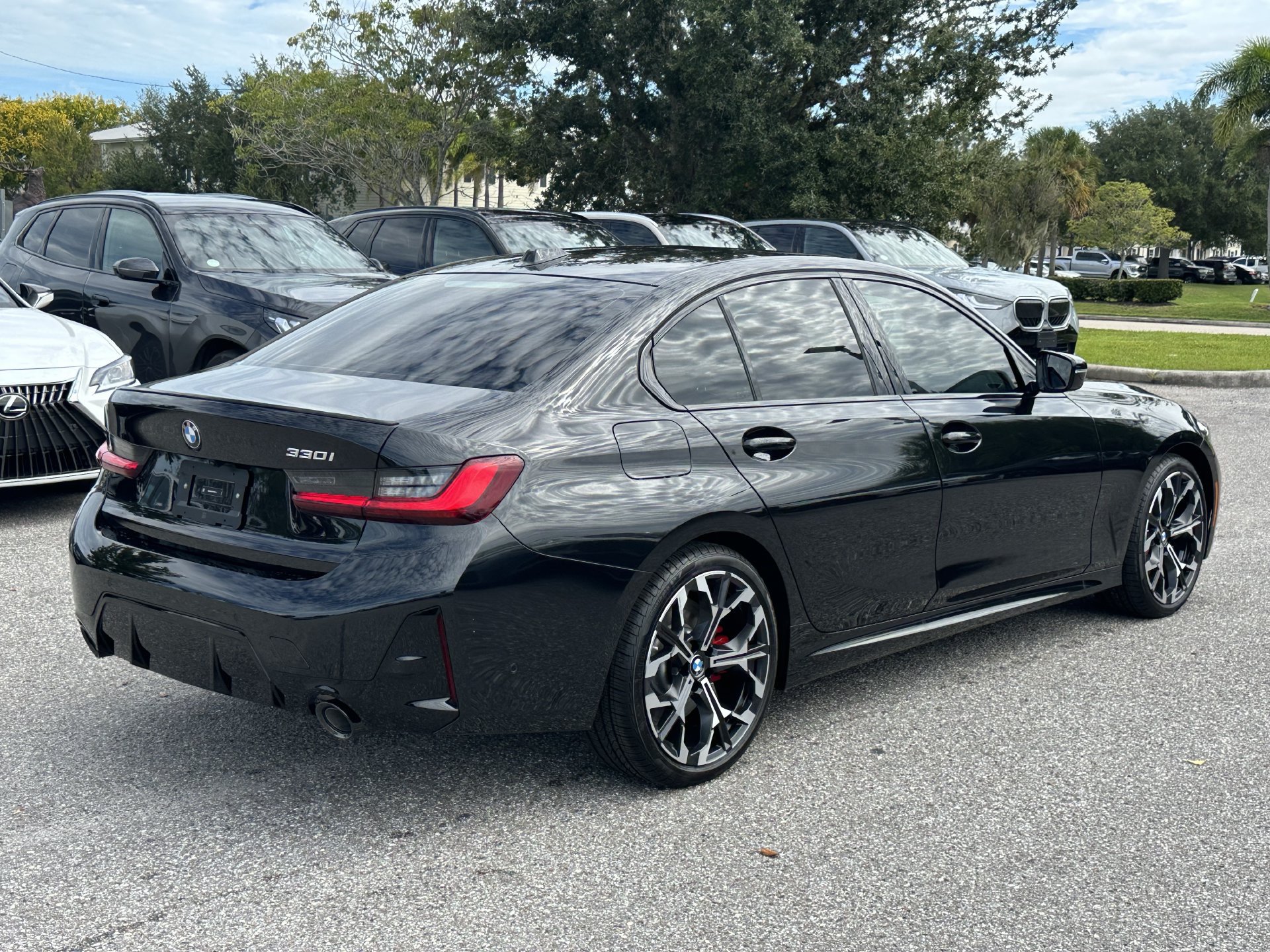 New 2026 BMW 330i Sedan w/ M Sport Package RWD image 4