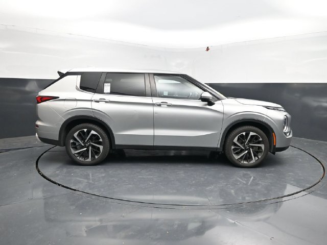 Used 2024 Mitsubishi Outlander SE FWD image 11