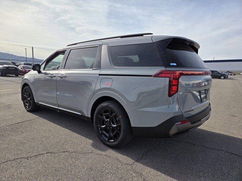 New 2026 Kia Carnival SX w/ SX Dark Edition Package FWD image 4