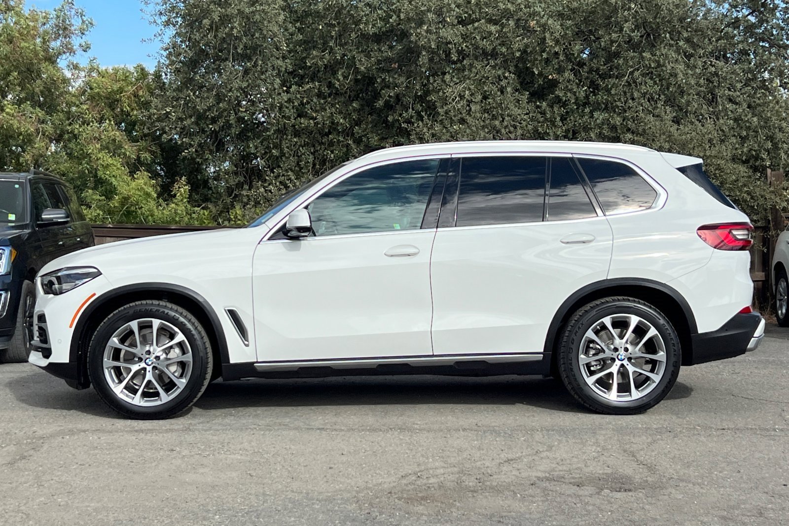 Used 2022 BMW X5 xDrive40i w/ Parking Assistance Package image 7