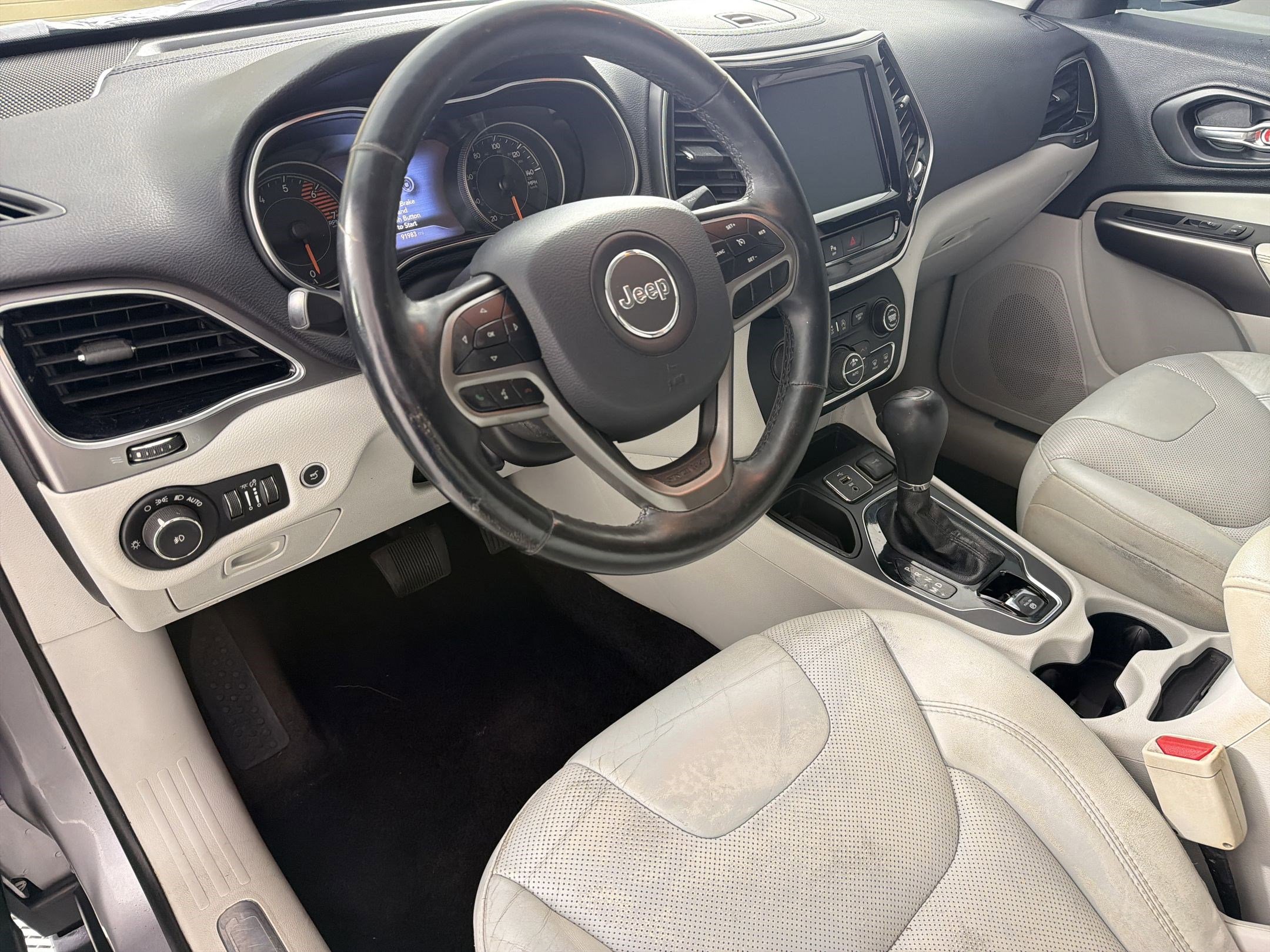Used 2019 Jeep Cherokee Limited FWD image 4