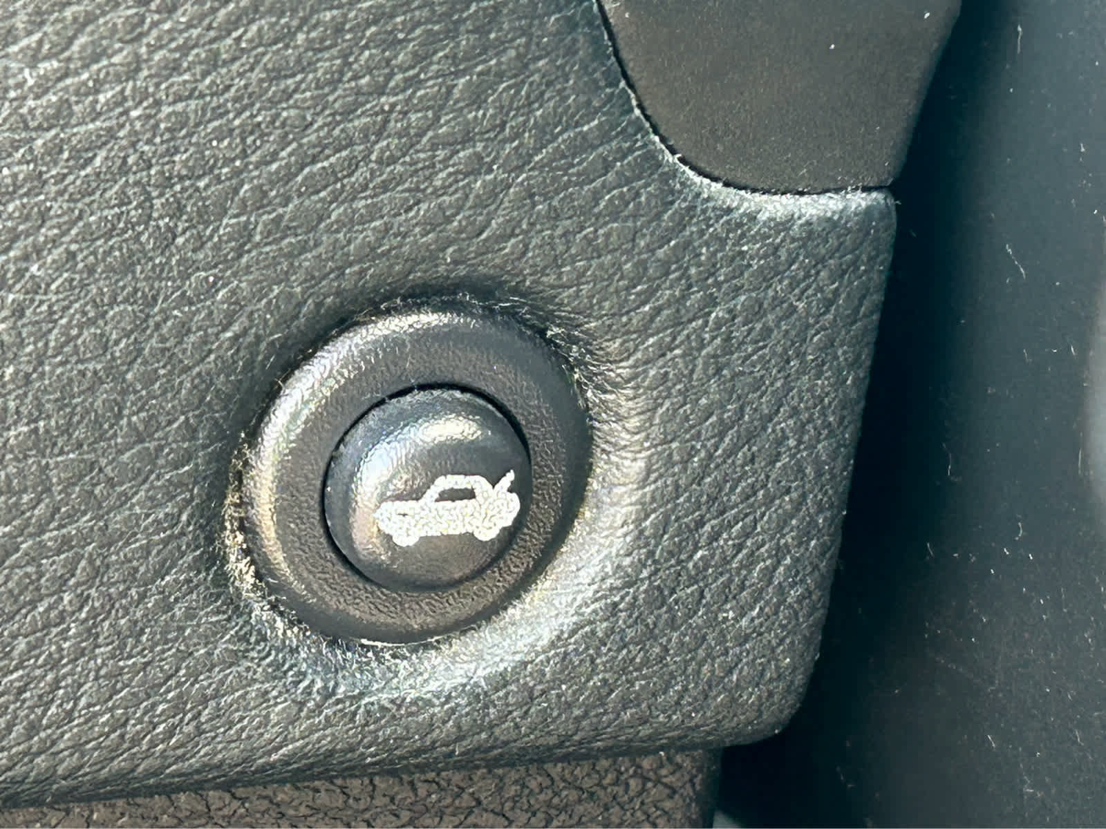 Used 2013 Dodge Avenger SE image 6