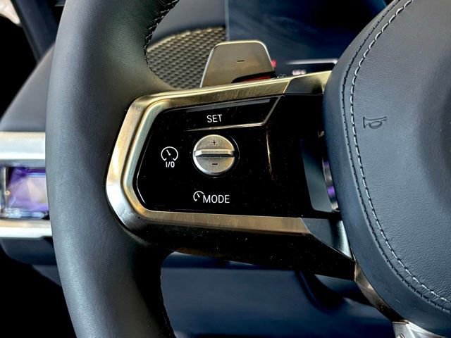 Used 2025 BMW 760i xDrive w/ Executive Package image 29