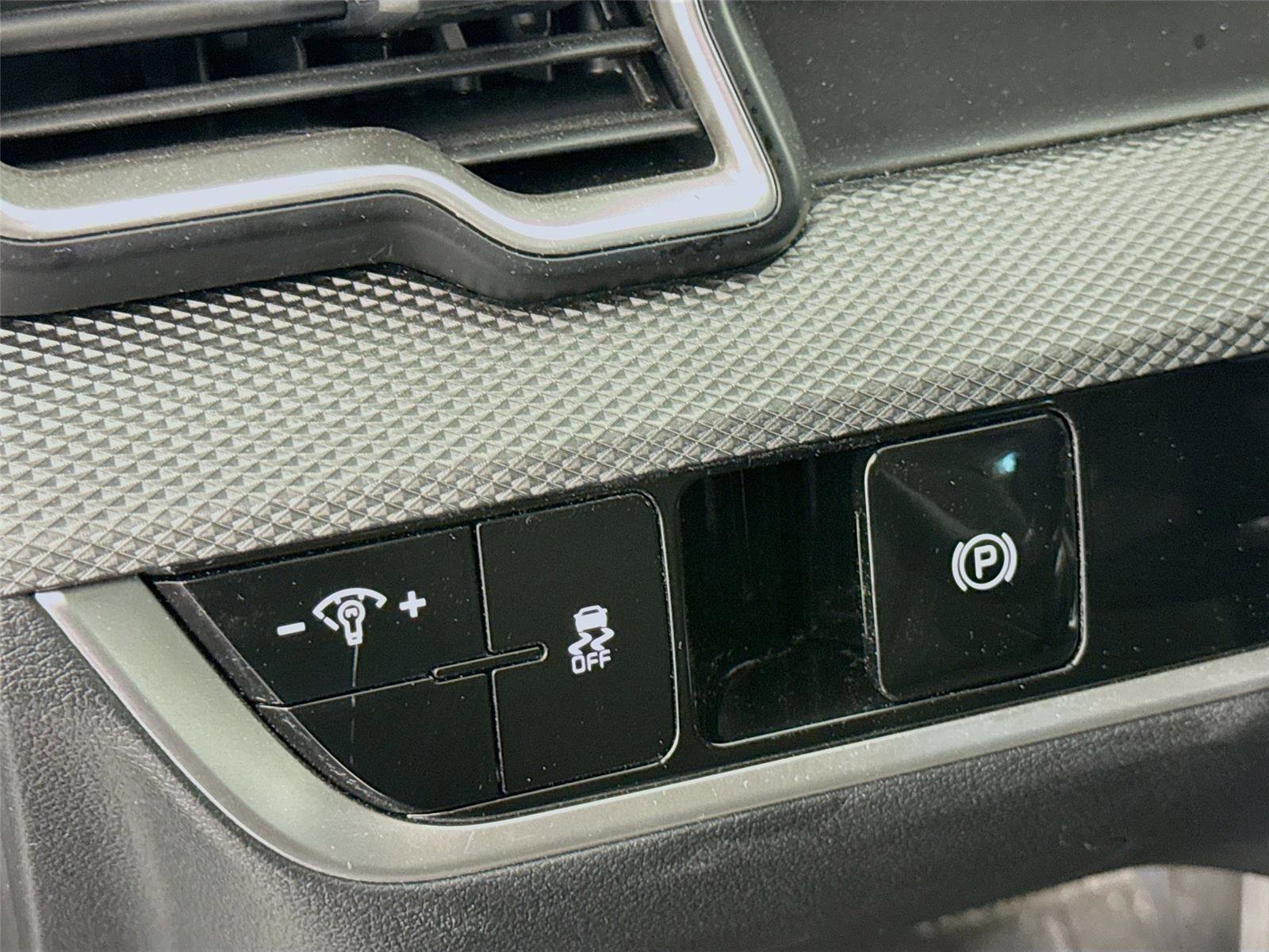 Used 2024 Kia Sportage LX image 7