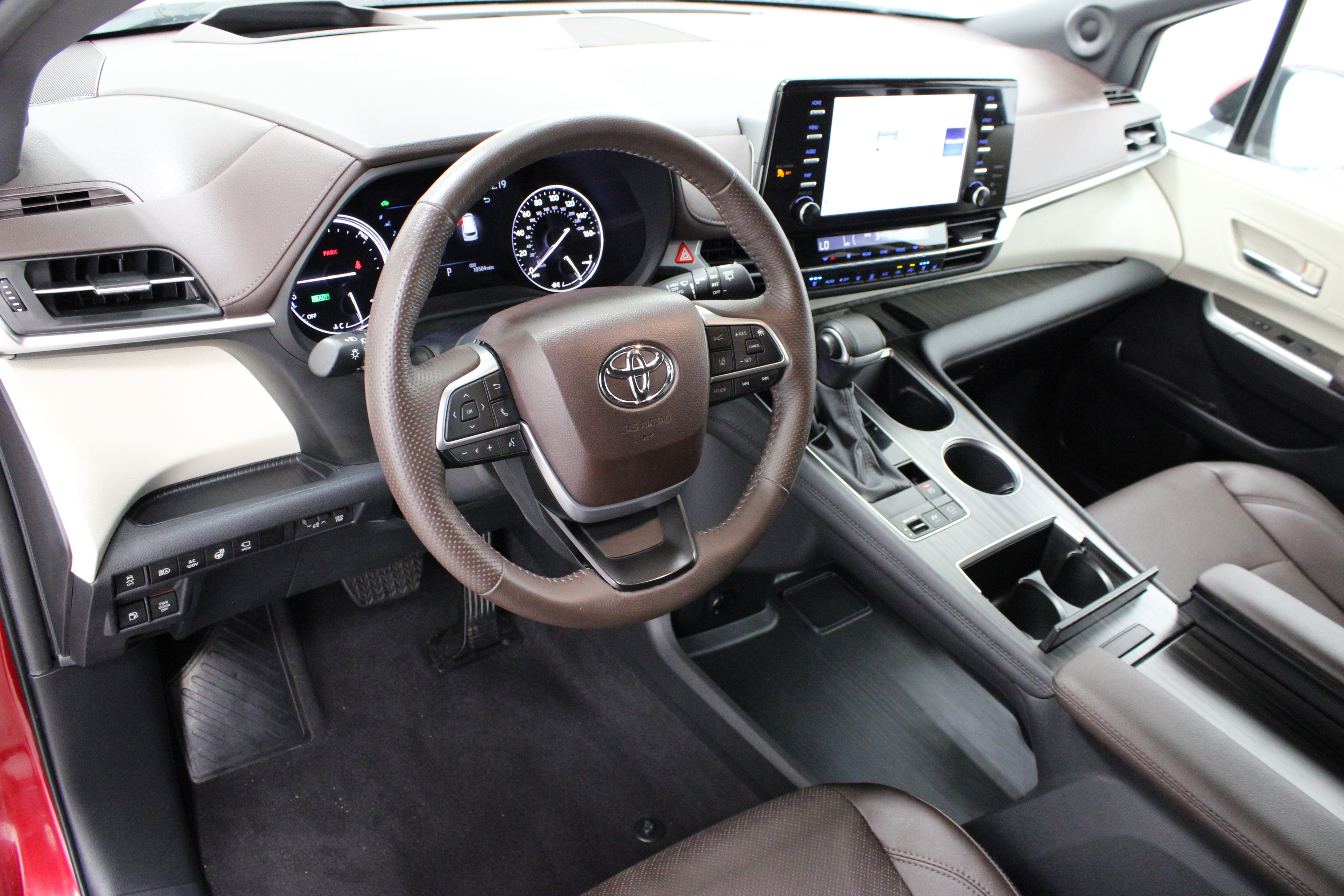 Used 2024 Toyota Sienna Platinum AWD/4WD image 13