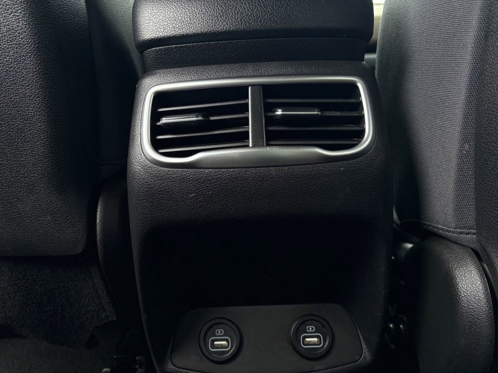 Used 2023 Hyundai Santa Fe SEL w/ Cargo Package image 5