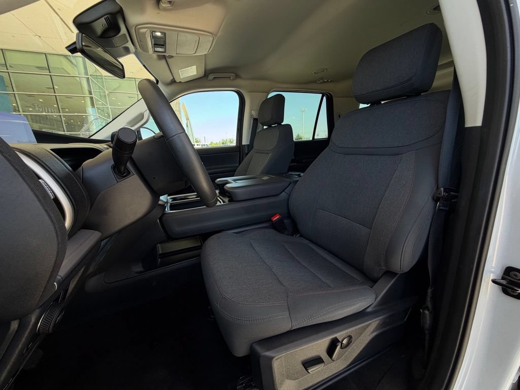 Used 2025 Ford Expedition Max Active AWD/4WD image 5
