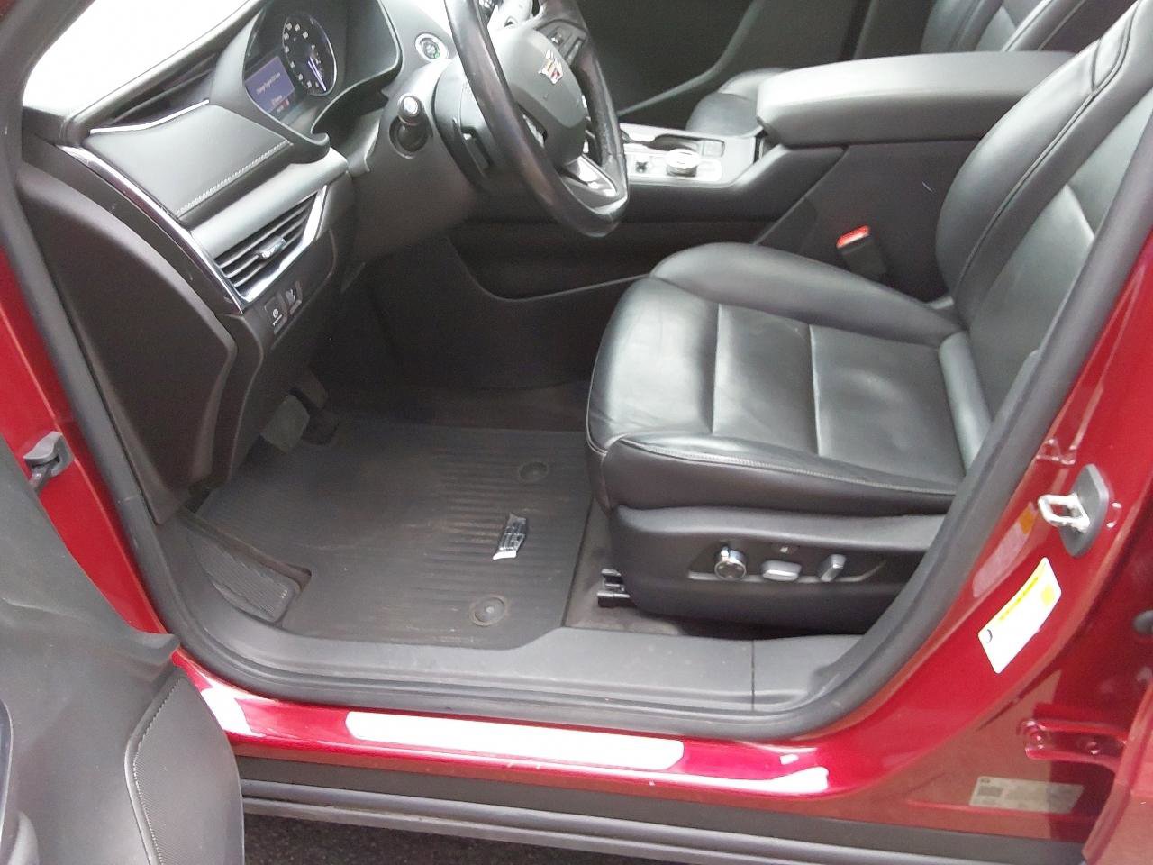 Used 2019 Cadillac XT4 Premium Luxury w/ Enhanced Visibility Package image 22