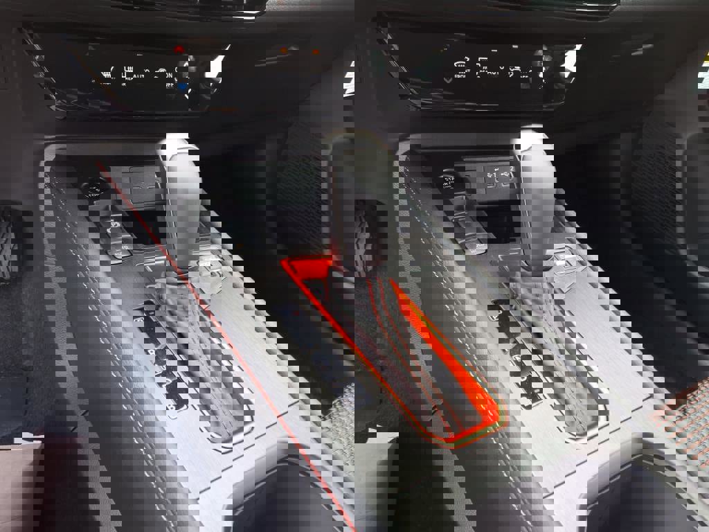 New 2025 Nissan Kicks SR image 10