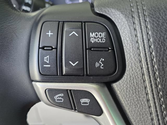 Used 2015 Toyota Highlander XLE FWD image 28