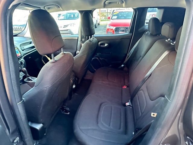 Used 2020 Jeep Renegade Latitude AWD/4WD image 14