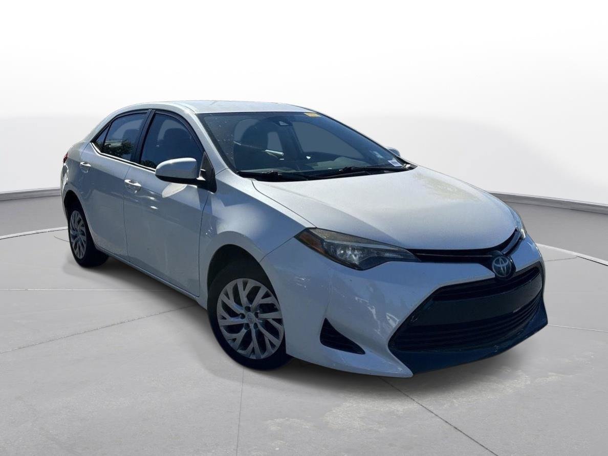 Used 2017 Toyota Corolla LE FWD image 4